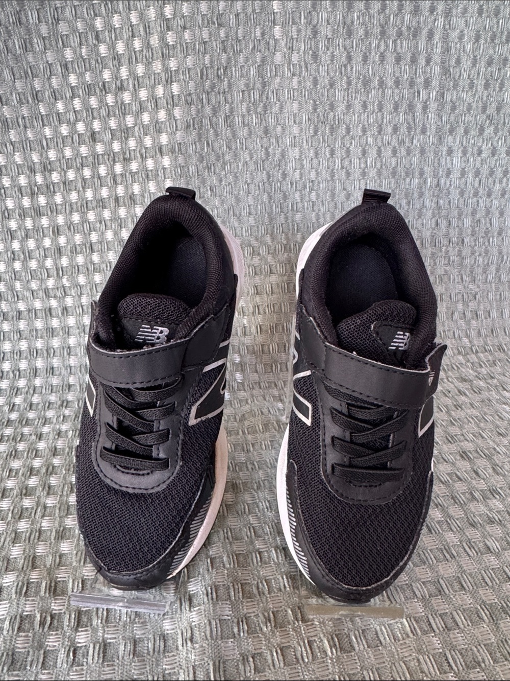 New Balance Kids 545V1 DynaSoft Running Shoes Black/White/Silver Size 11